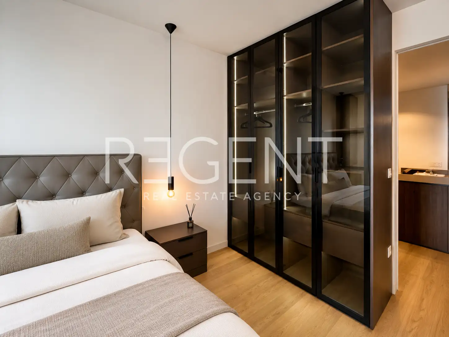 Split, Žnjan – jednosoban stan s garažom, recepcijom i teretanom