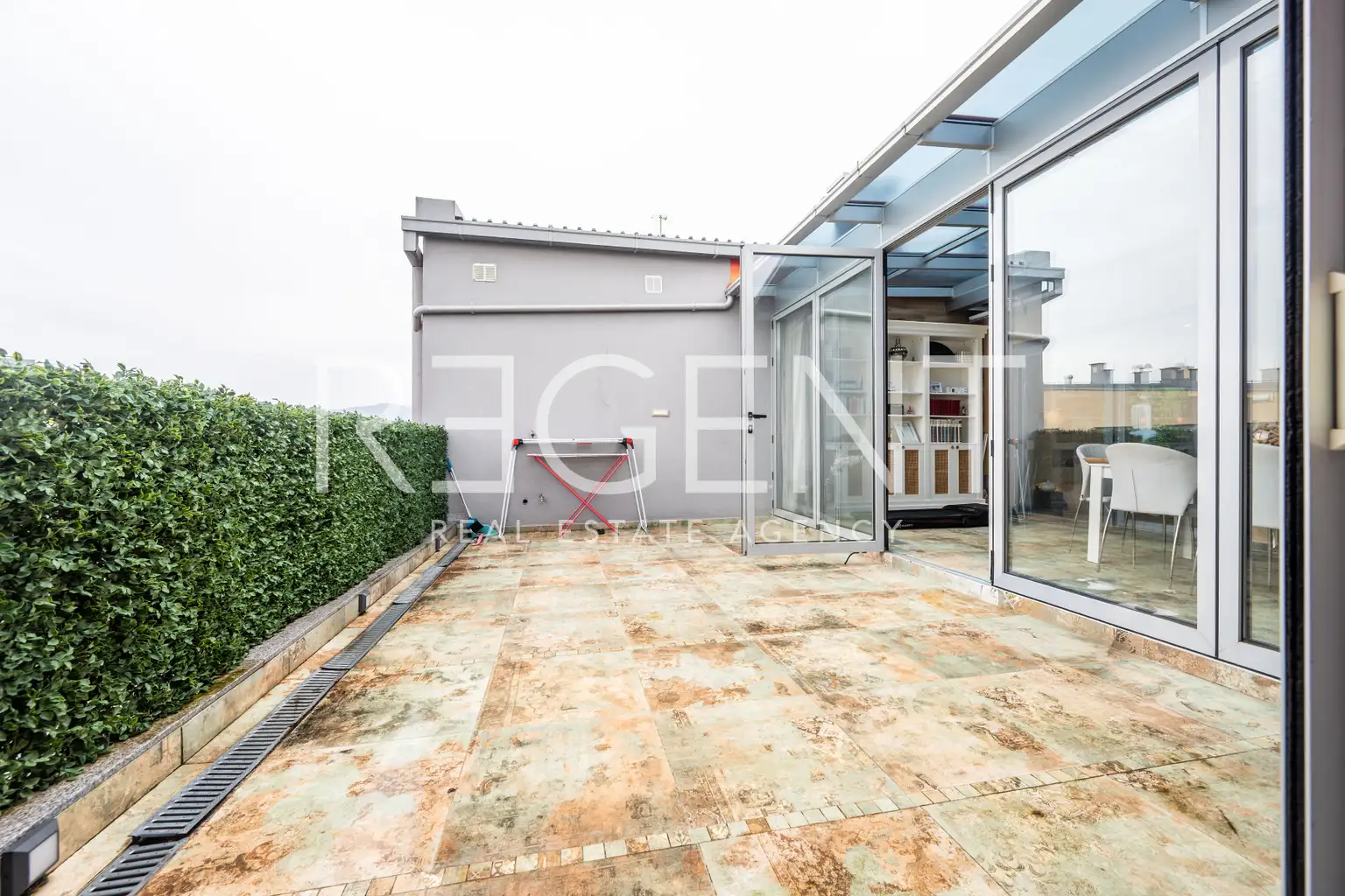 Zagreb, Vrbani III - luxurious penthouse, first row to the lake