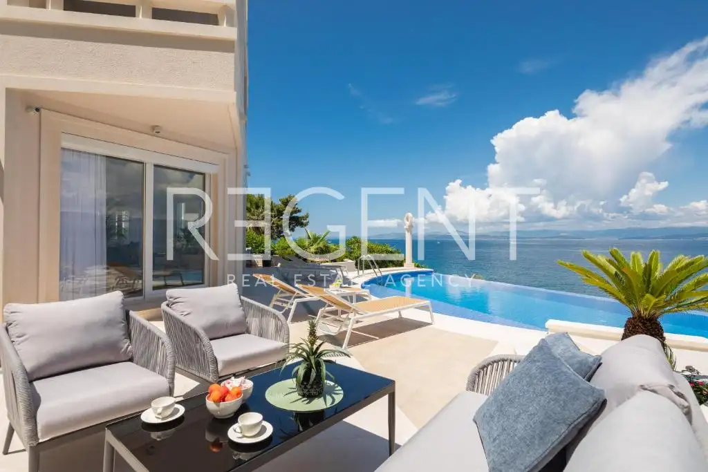 Brač - Moderna vila prvi red uz more