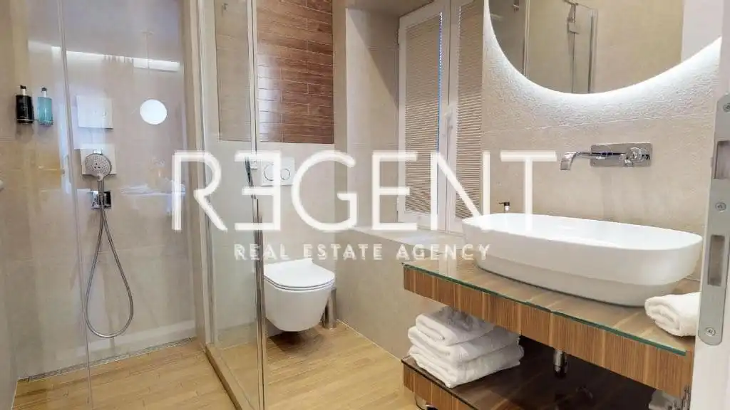 Split, Centar - Dioklecijanova Palača dva studio apartmana 65 m2
