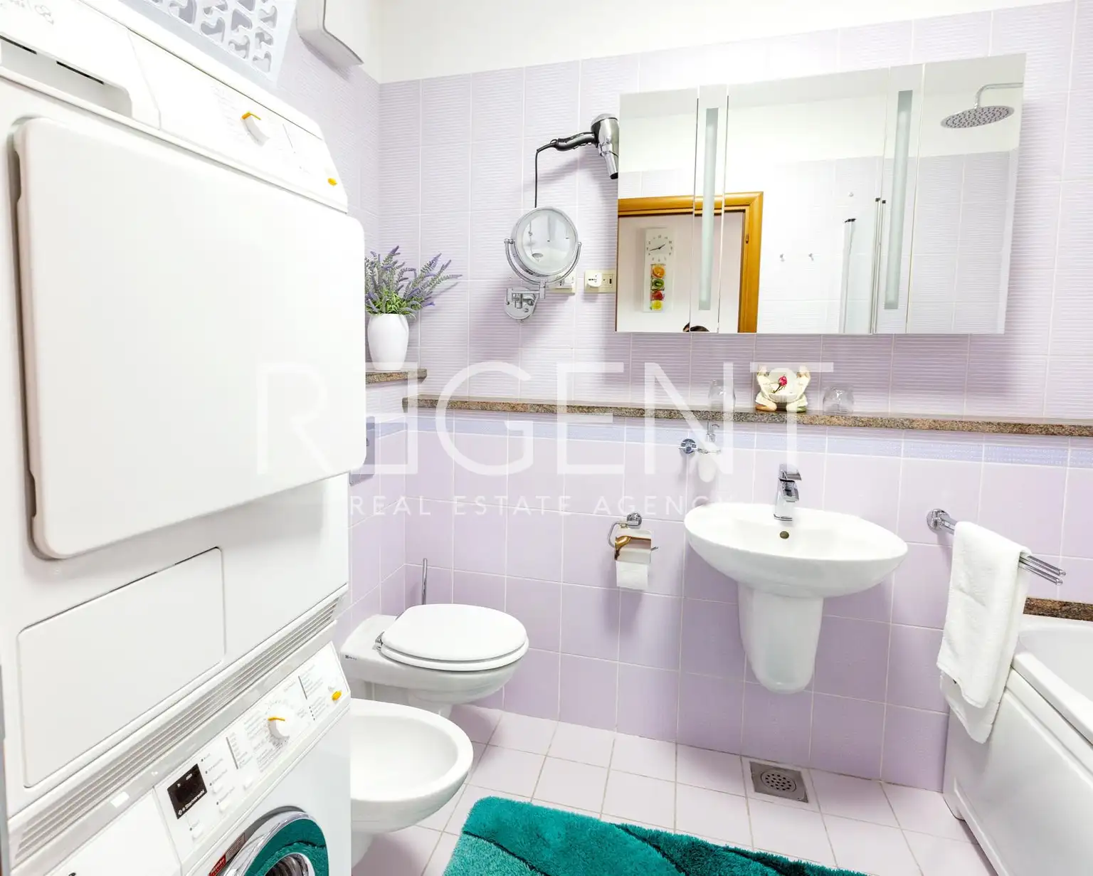 Split, Firule - Dvosobno stanovanje z ložo in pogledom na morje