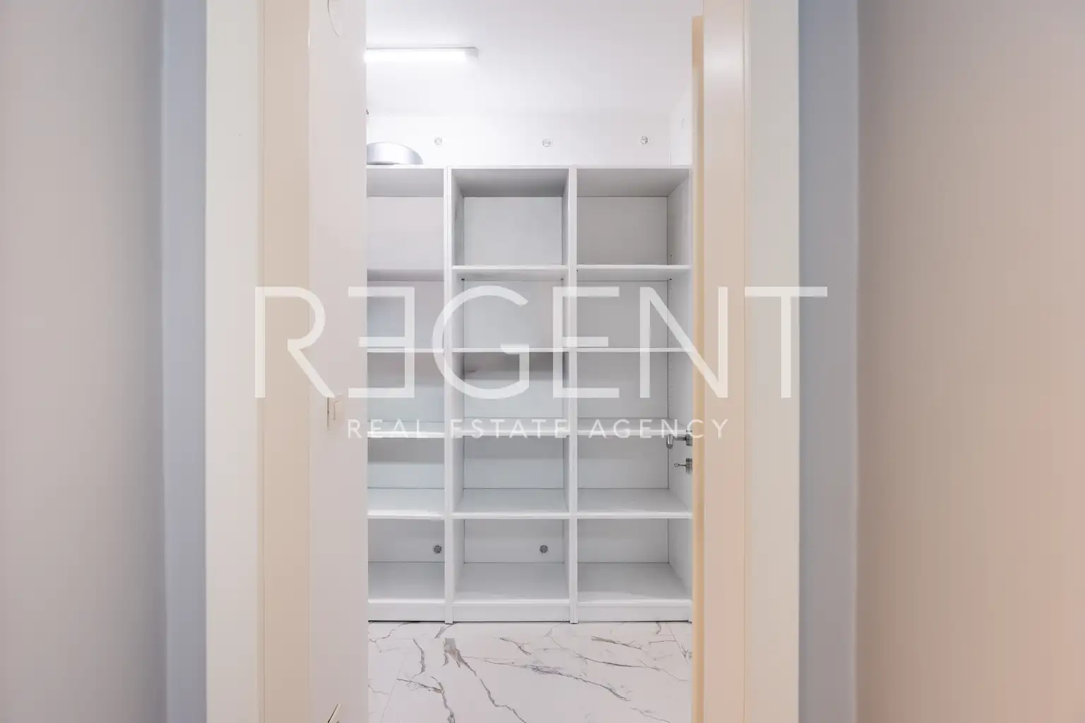 Záhřeb, Jelenovac – Moderní třípokojový byt s velkou terasou a garáží