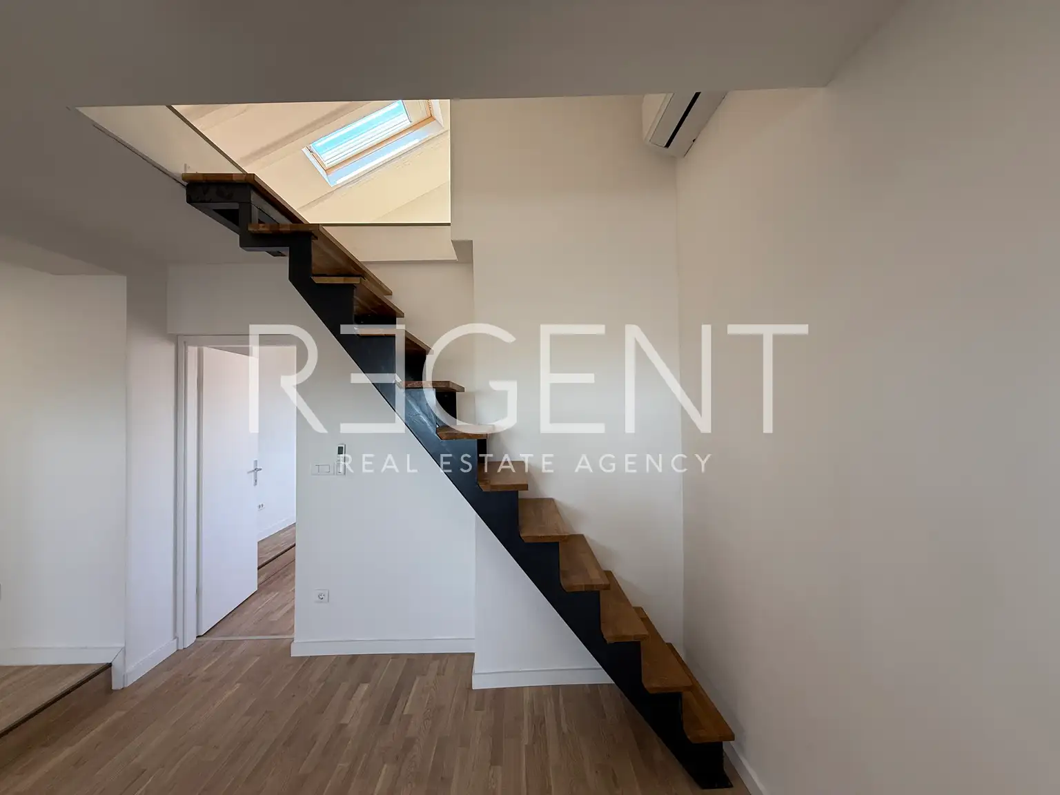 Zagreb, Center - Renovated three-room attic apartment