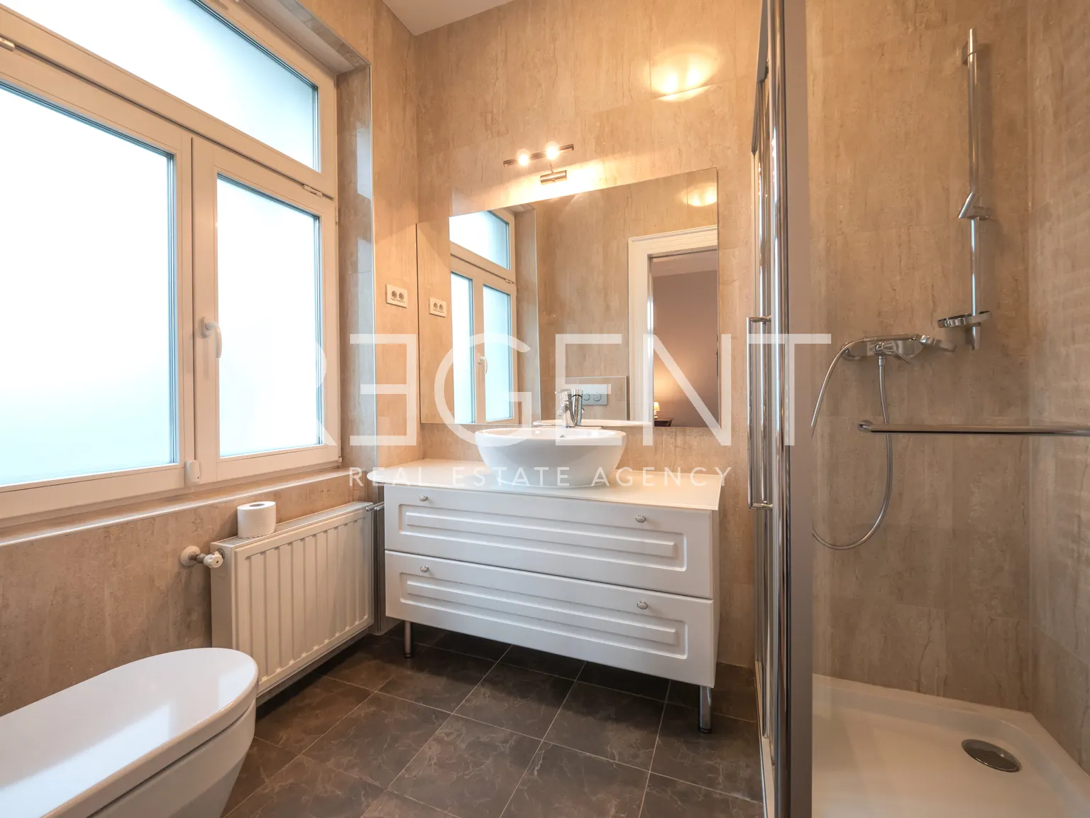 Záhřeb, Nazorova – Prostorný byt k pronájmu 150 m2