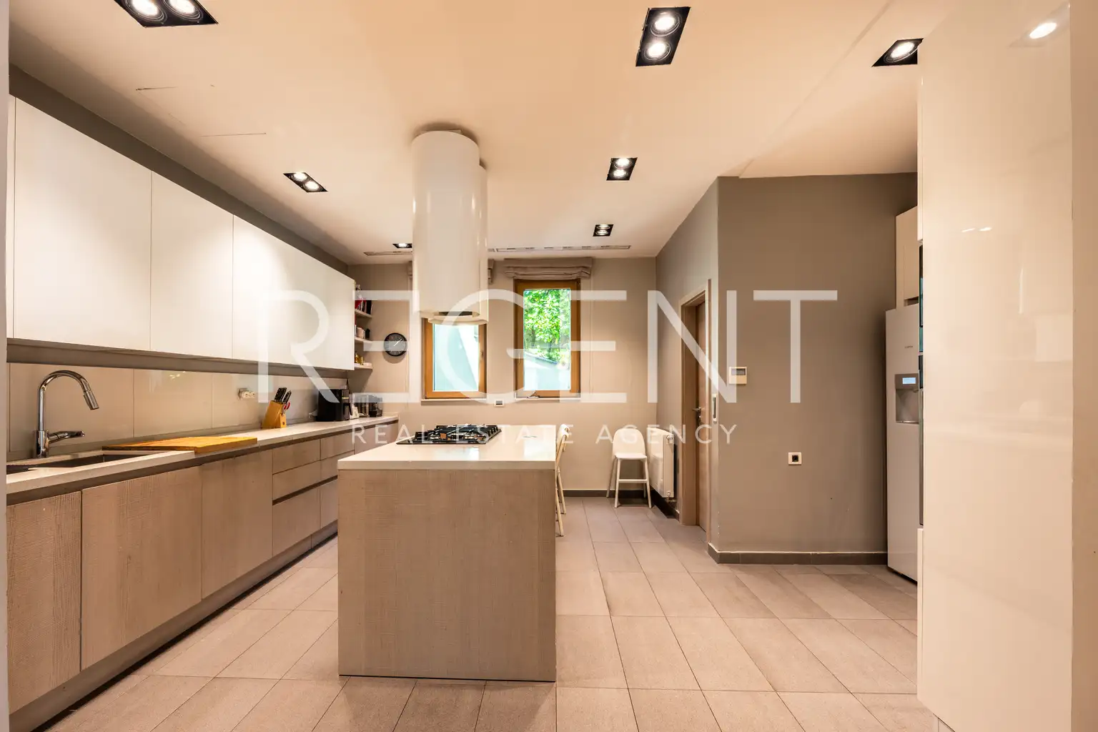 Kuća 376 m², Gornje Prekrižje — parcela 704 m²