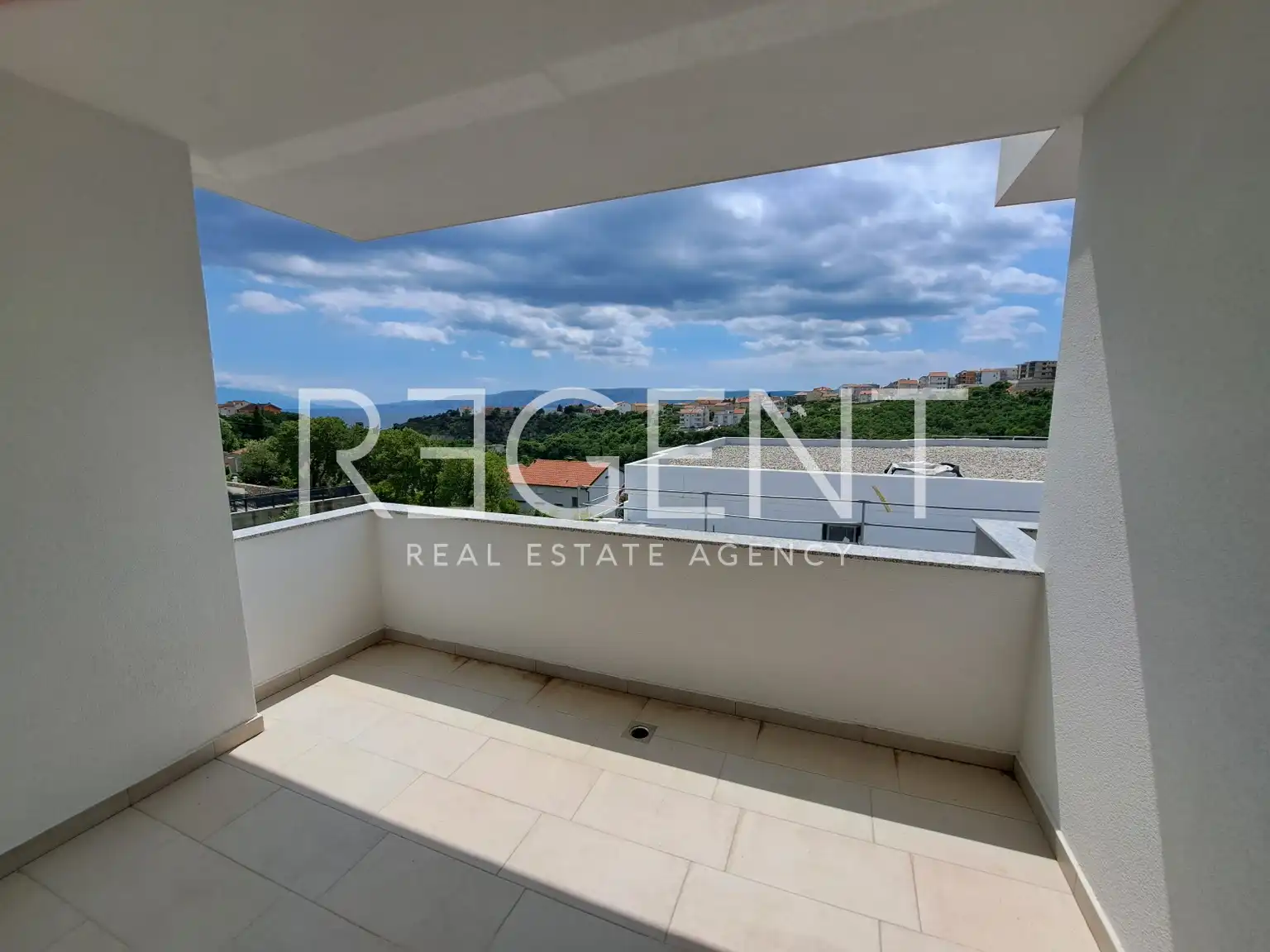 Novi Vinodolski - Appartement moderne de trois pièces dans un endroit calme de 64 m2