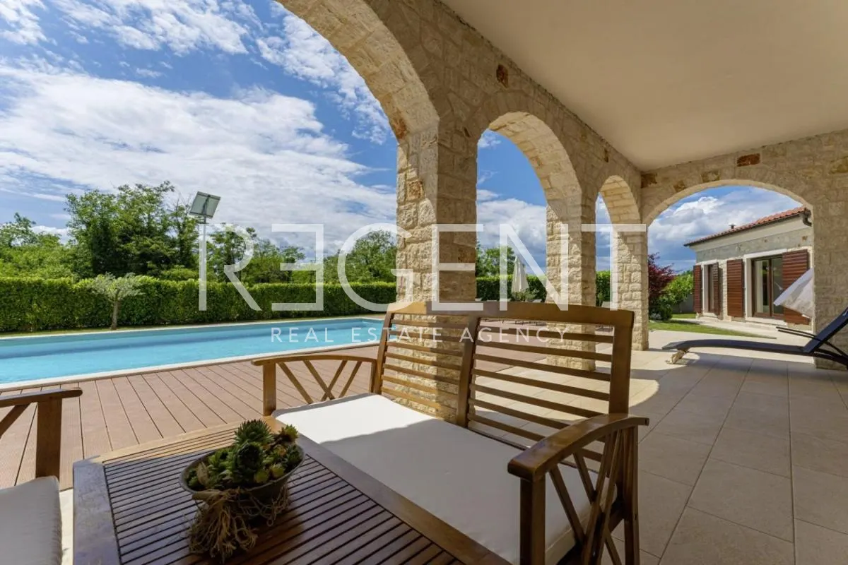 Istrie, Sveti Lovreč - Autentická kamenná vila 280 m2