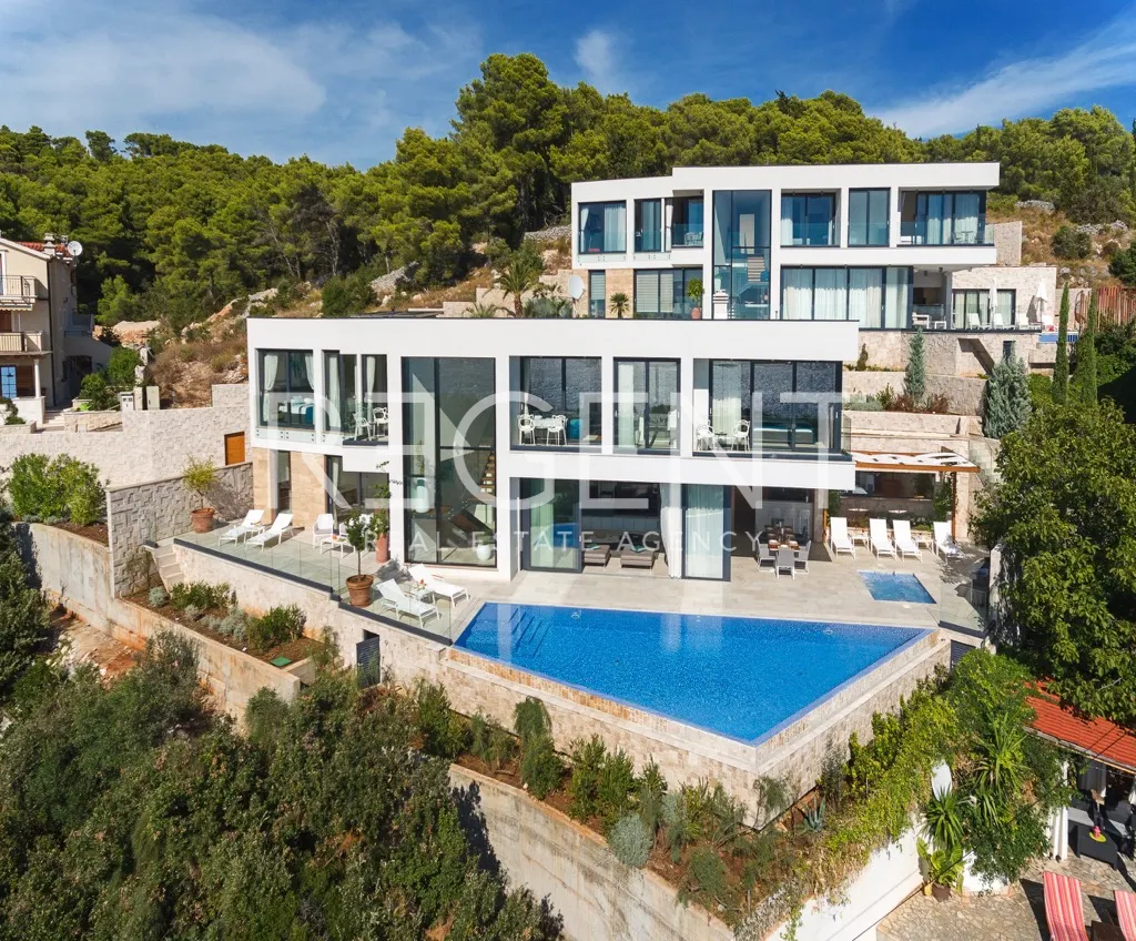 Hvar – Moderna vila s pogledom na more 195 m2