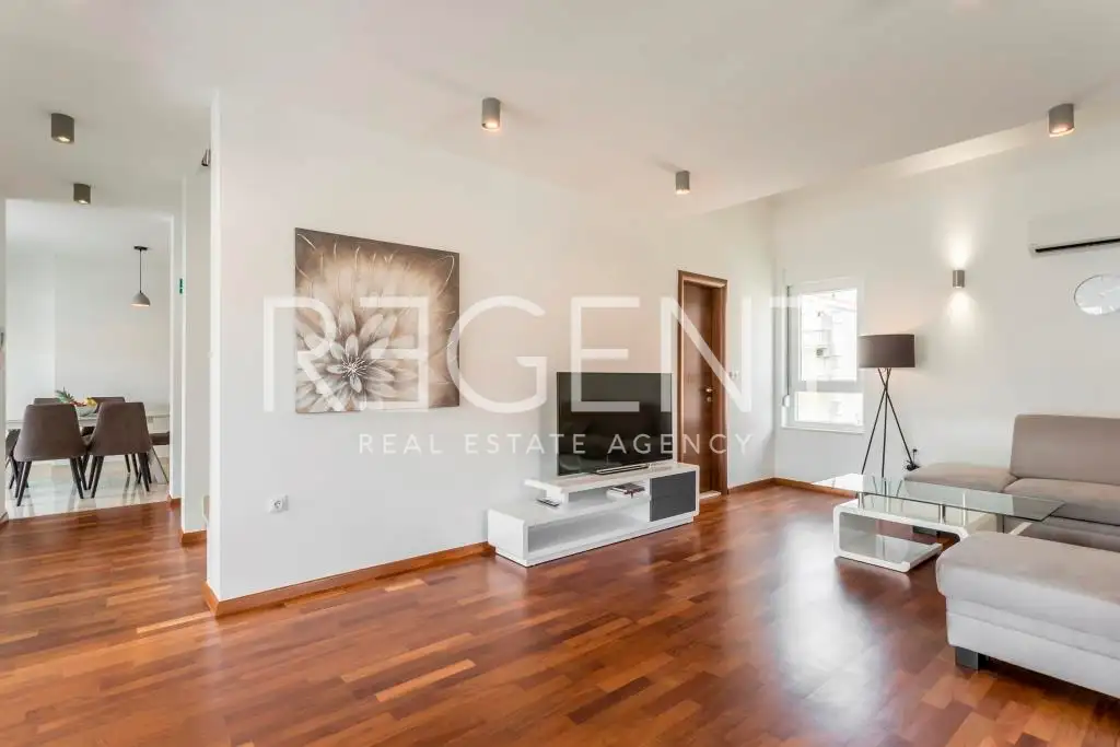 Podstrana - Trojizbový byt s terasou