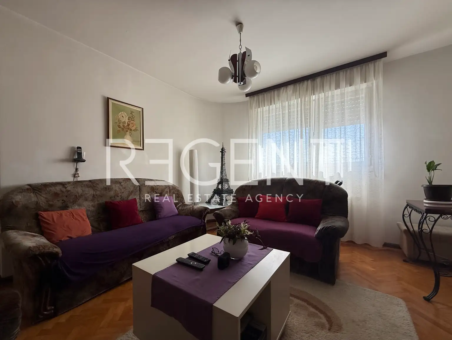 Split, Spinut - Dvosoban stan s loggiom u centru grada