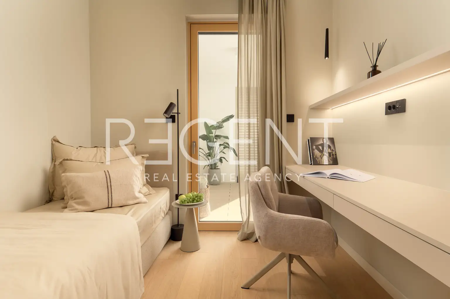 Split, Žnjan - Dvojizbový byt s loggiou a výhľadom na more