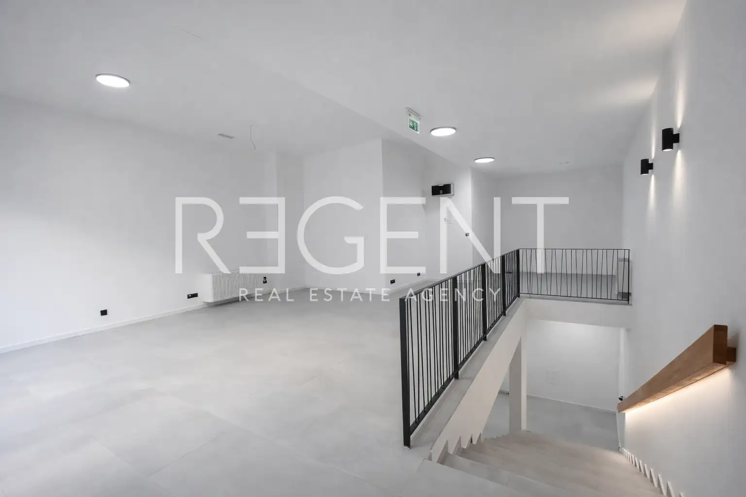 Zagabria, Trešnjevka - ampio locale commerciale su due livelli con parcheggio