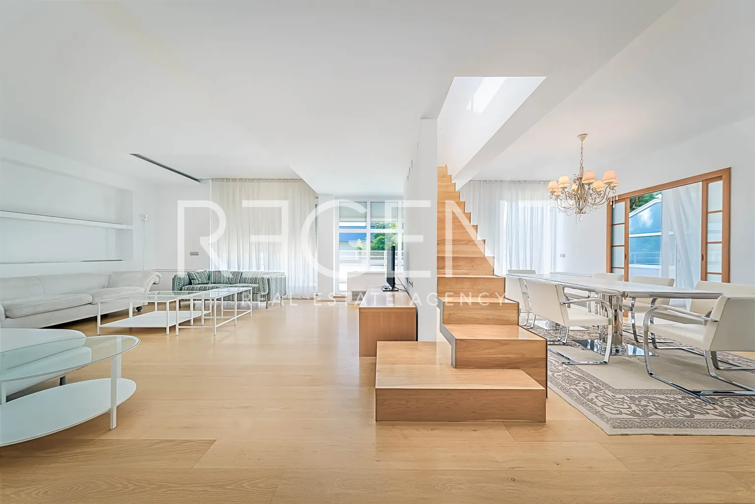 Záhřeb, Pantovčak - Luxusní dvoupodlažní penthouse 277 m2 k pronájmu