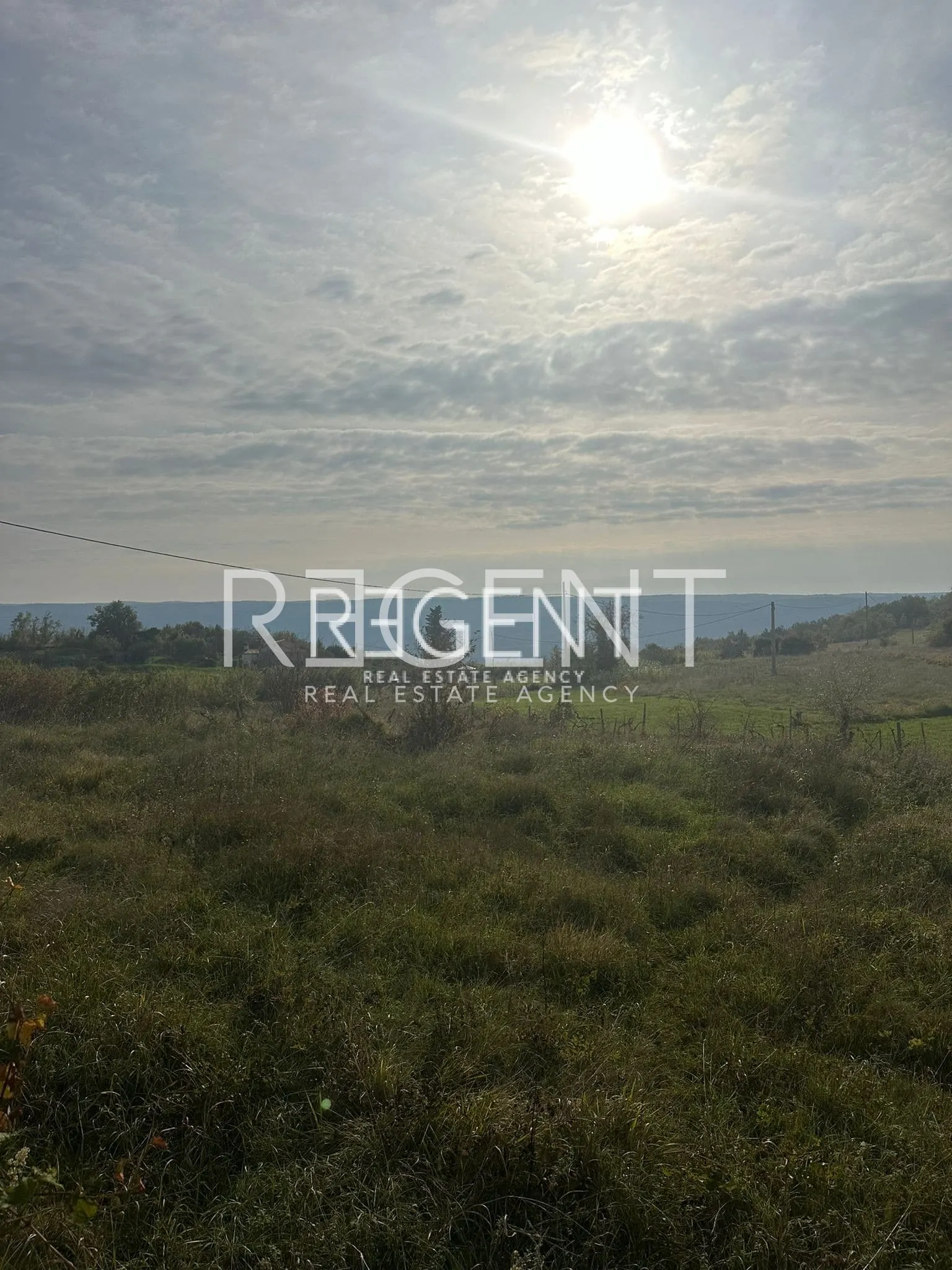 Istra, Oprtalj – Građevinsko zemljišto s projektom, NOVA CIJENA!
