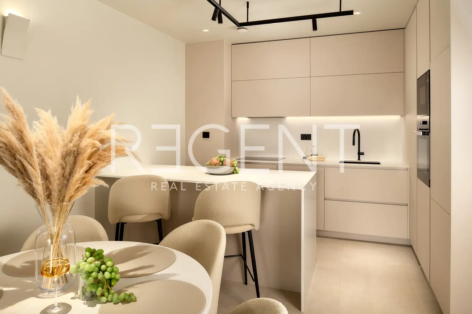 Split, Žnjan - Dvojizbový byt s loggiou a výhľadom na more