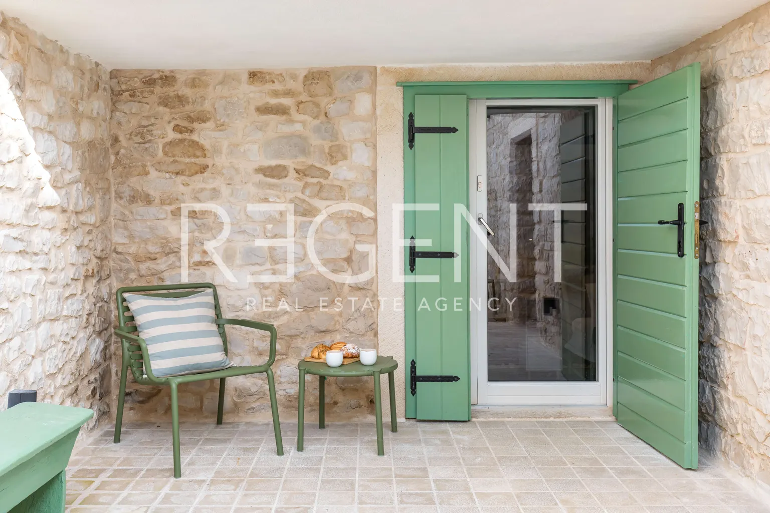 Brač, Pučišća - Nádherná kamenná vila 120 m2