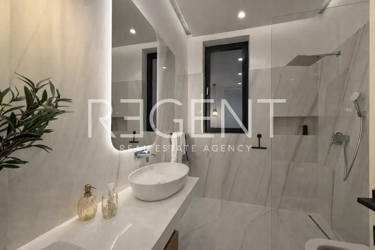 Zagreb, Donje Svetice – dizajnersko štirisobno stanovanje s parkirnim mestom