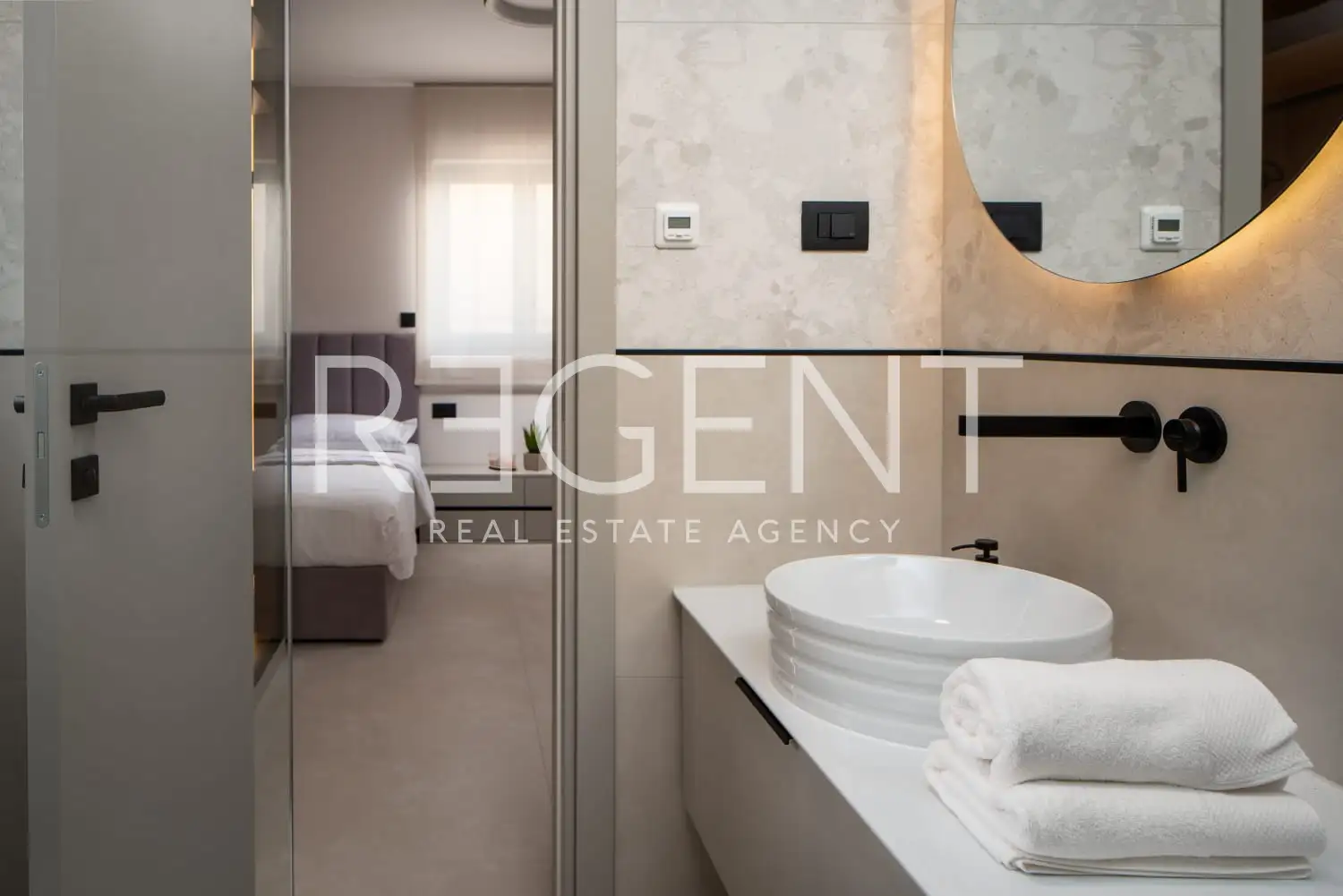 Podstrana - Moderná luxusná vila s bazénom a strešnou terasou