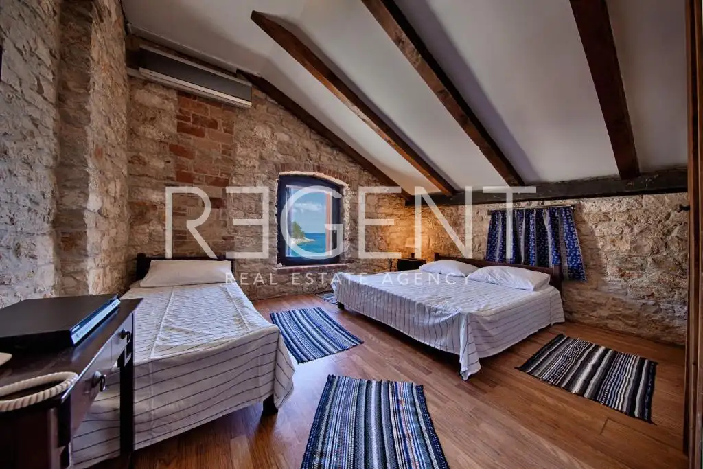 Komiža - Kamenný dom priamo pri mori