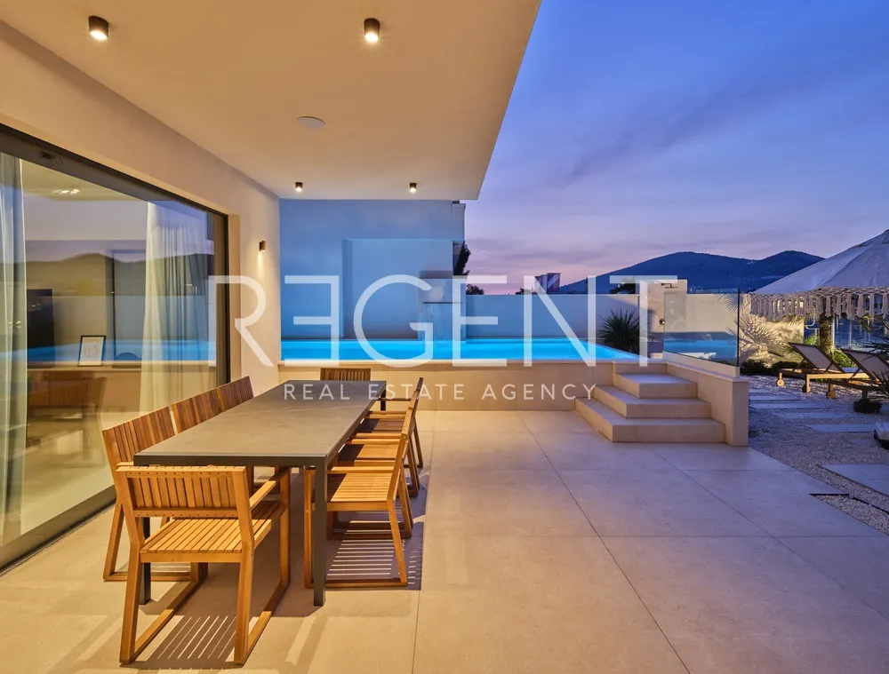 Trogir - Moderna vila s pogledom na morje 341 m2