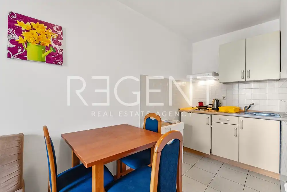 Makarska, Centar - Apartmanska kuća u blizini centra bruto površine 186 m2