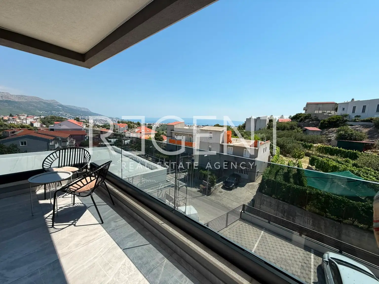 Split, Kila — Dvosobno stanovanje 66 m², balkon, garaža, novejša stavba