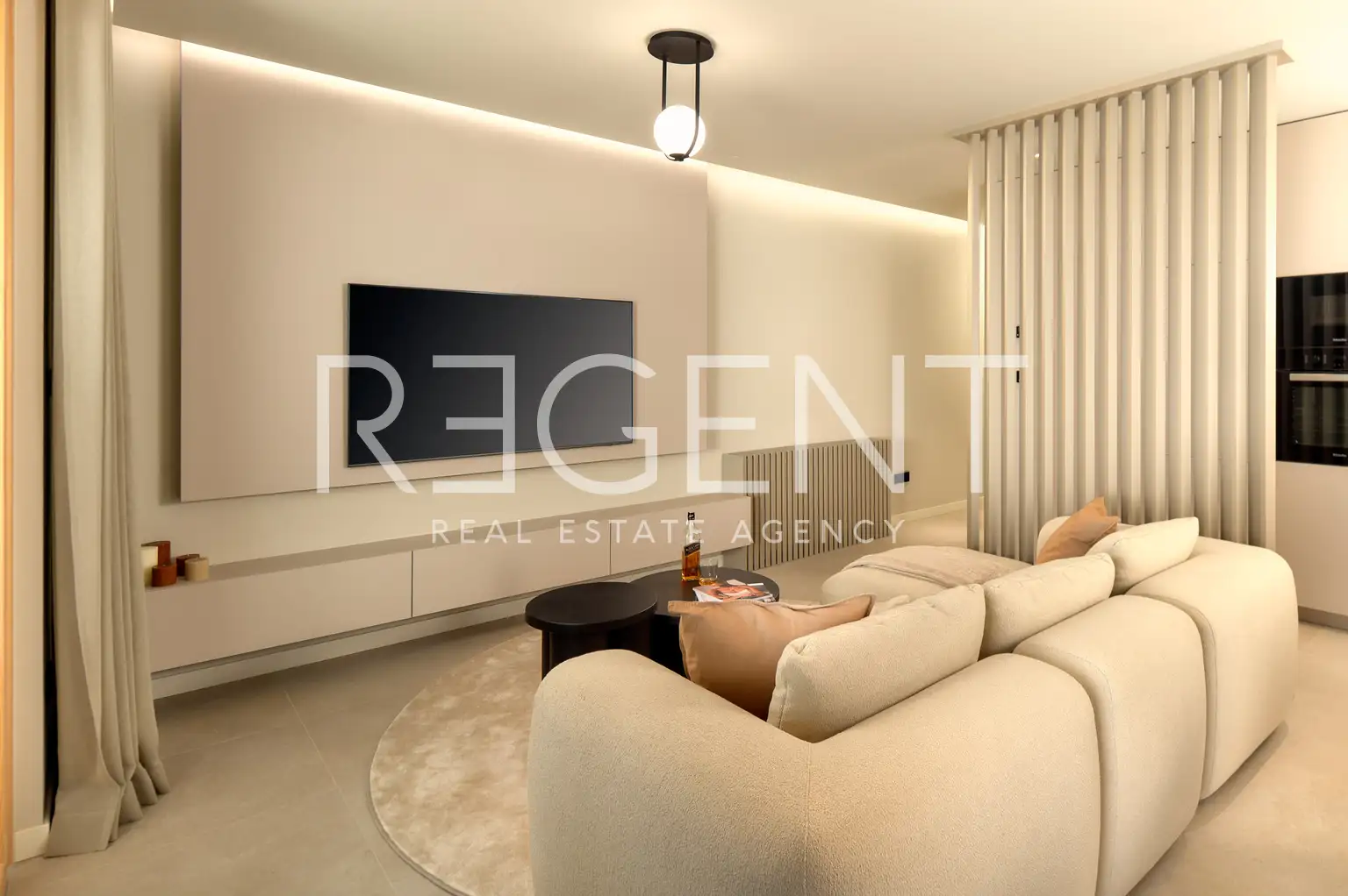 Split, Žnjan - Dvojizbový byt s loggiou a výhľadom na more