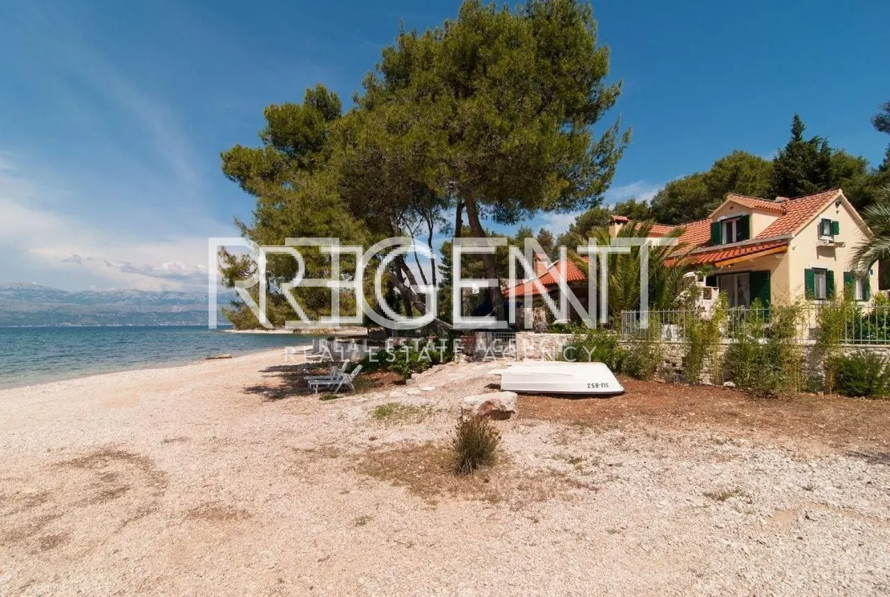 Brač, Mirca - Vila s bazenom uz more 330m2