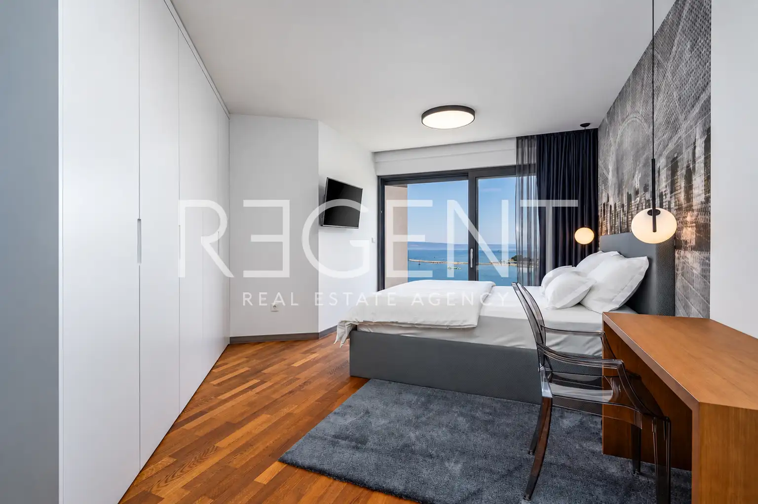 Vila 210 m², 4 spavaće sobe, bazen i pogled na more – Omiš