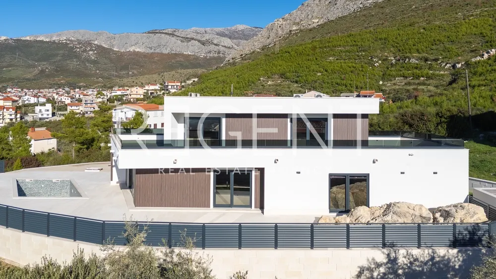 Split, Strožanac - Moderní vila s výhledem na moře, bazénem a pomocnou budovou 50 m2
