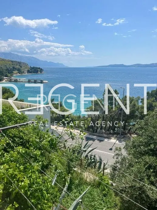 Omiš, Lokva Rogoznica - Stan prvi red uz more 41 m2