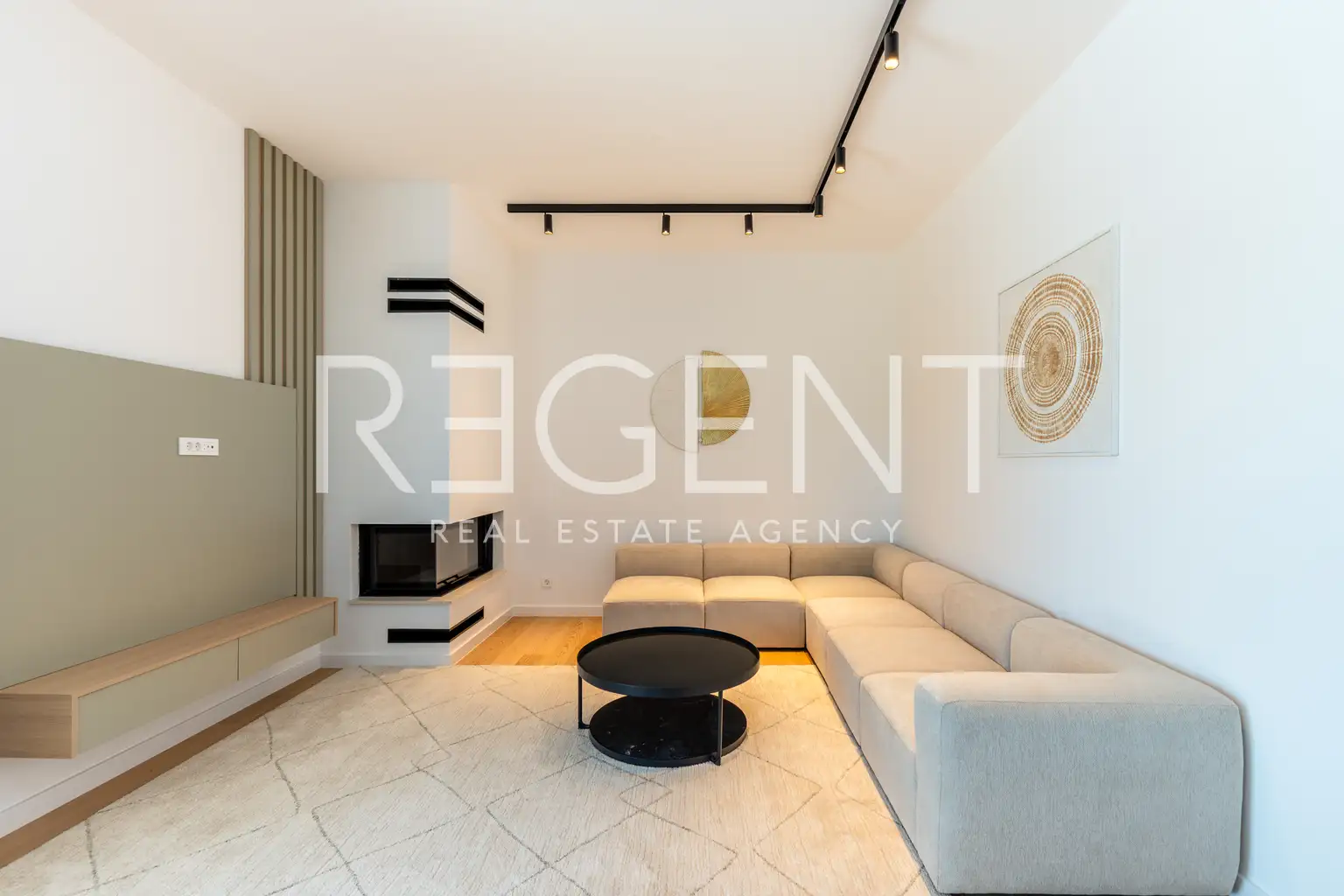 Vila 240 m² za najem, Gornji Bukovac — bazen, garaža