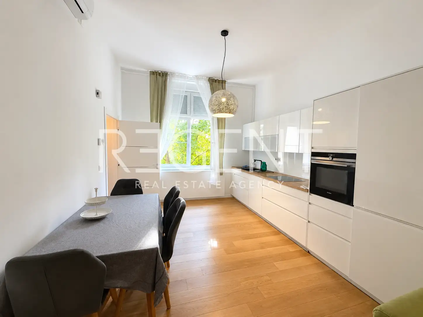 Zagreb, Donji grad – byt 88 m² na prenájom, 3-izbový, 3. poschodie, zrekonštruovaný