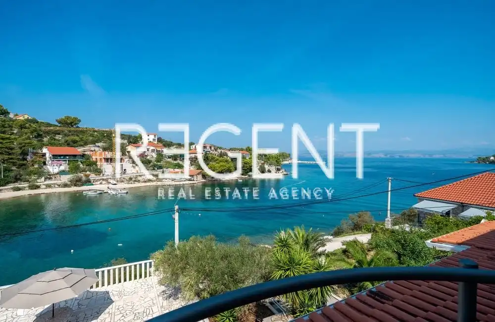 Šolta, Rogač - Mediteranska vila prvi red uz more 264 m2 ekskluzivna prodaja
