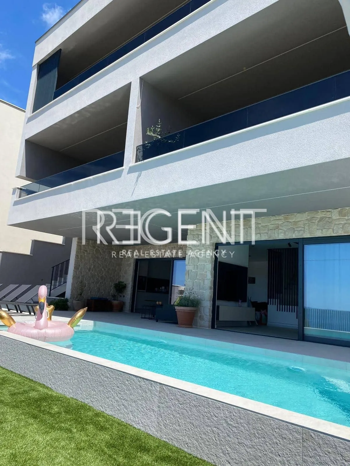 Makarska - Luxurious villa with three residential units