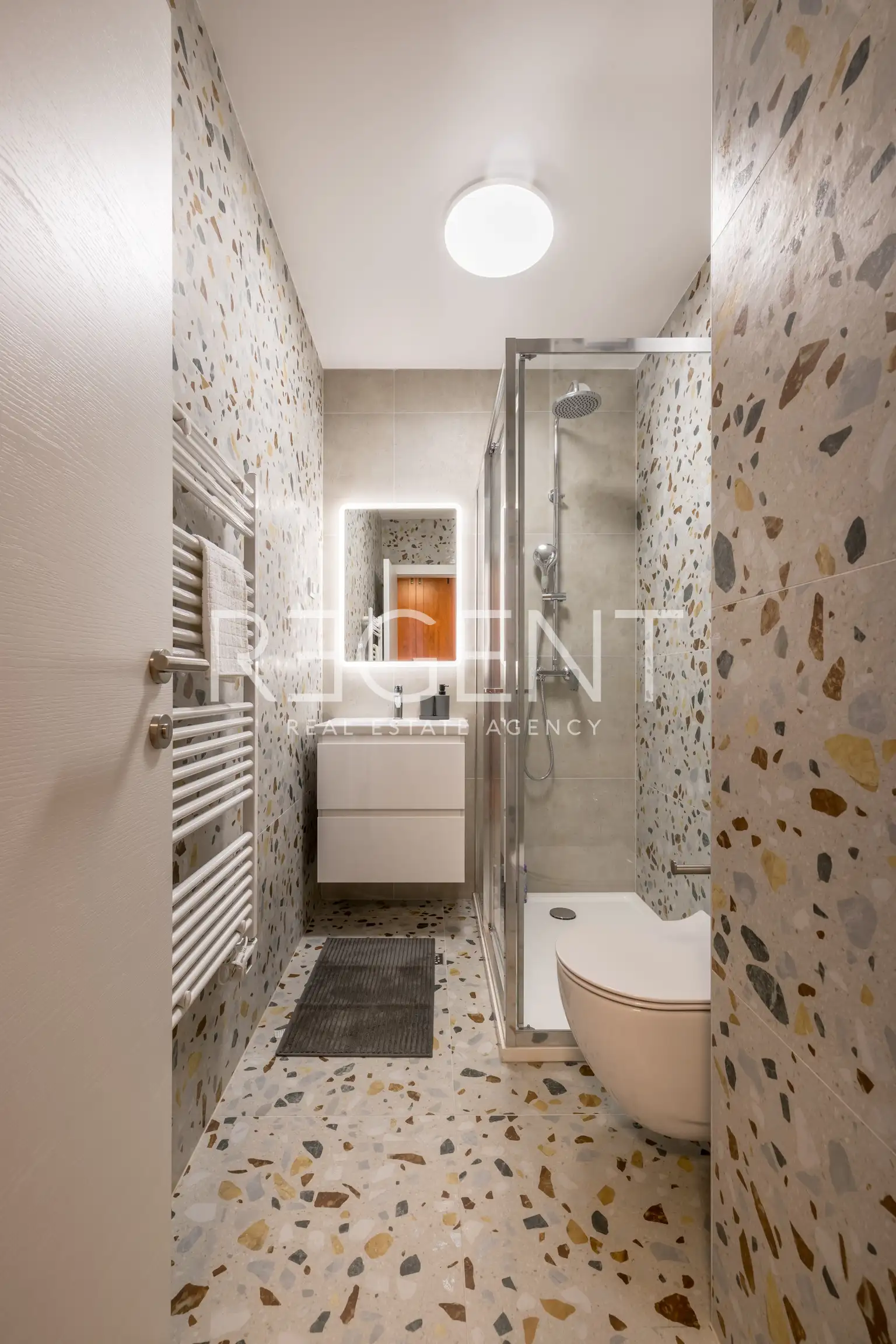 Spalato, Žnjan - Appartamento trilocale con loggia e vista mare