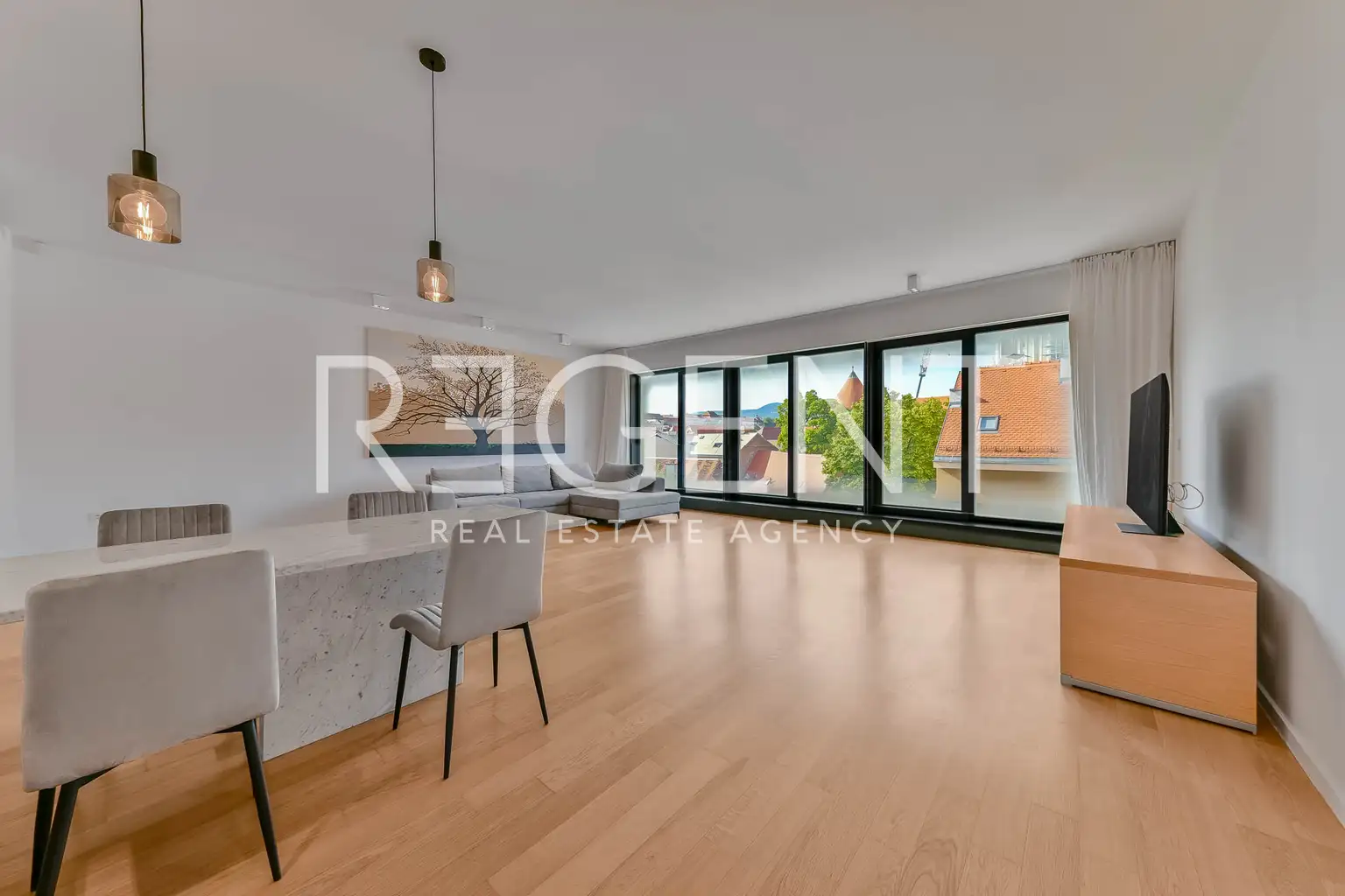 Zagreb, Ban Centar – Trosoban stan 131 m2