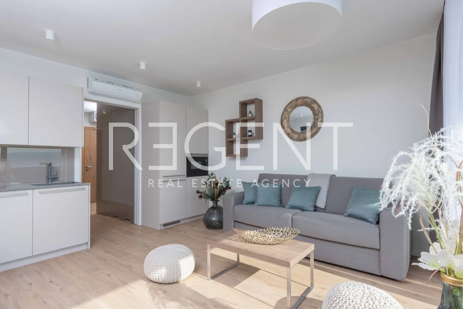 Omiš, Brzet - Two-room apartment with a pool by the sea 76m2