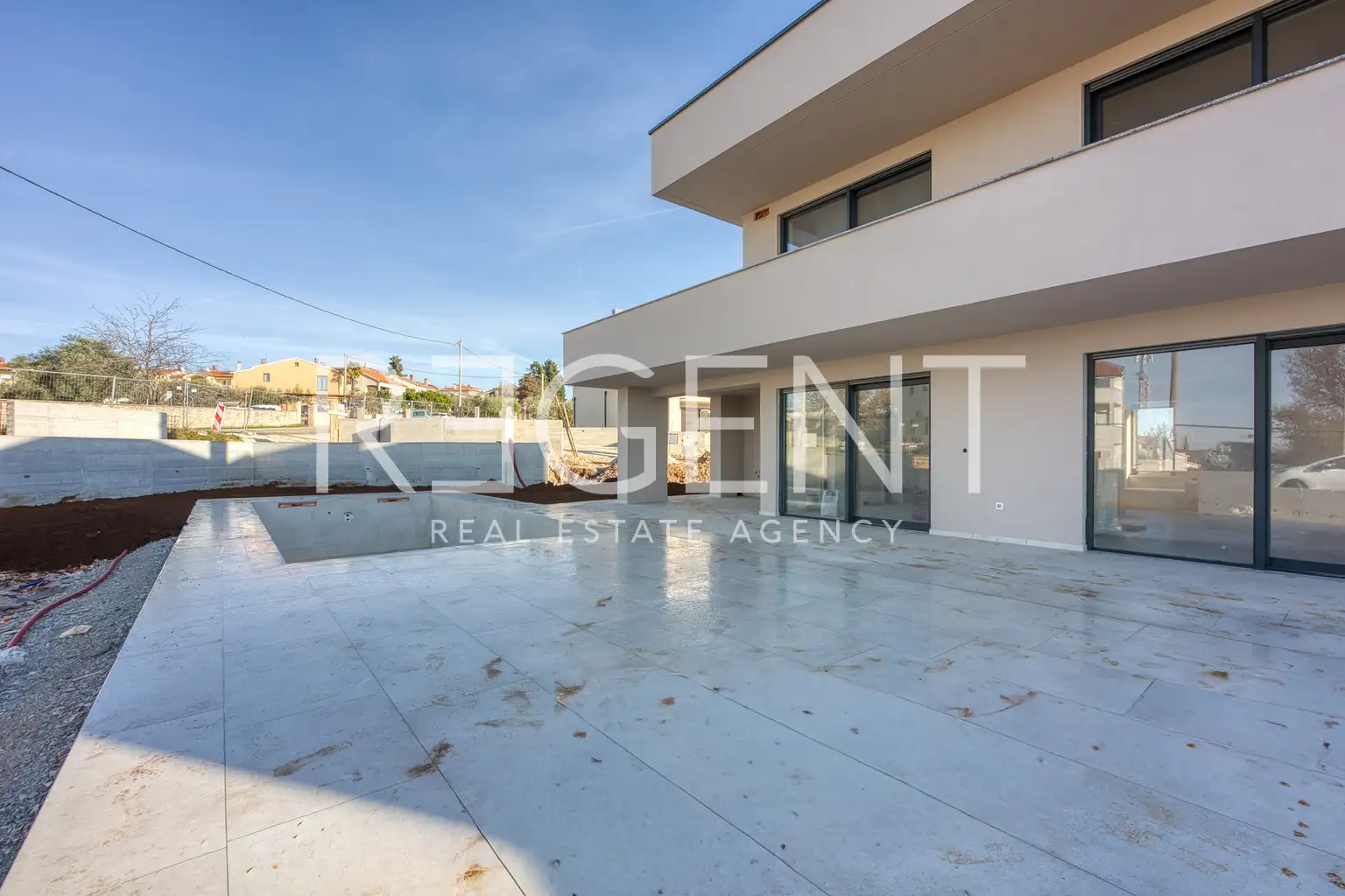 Poreč – Moderna vila s pogledom na more