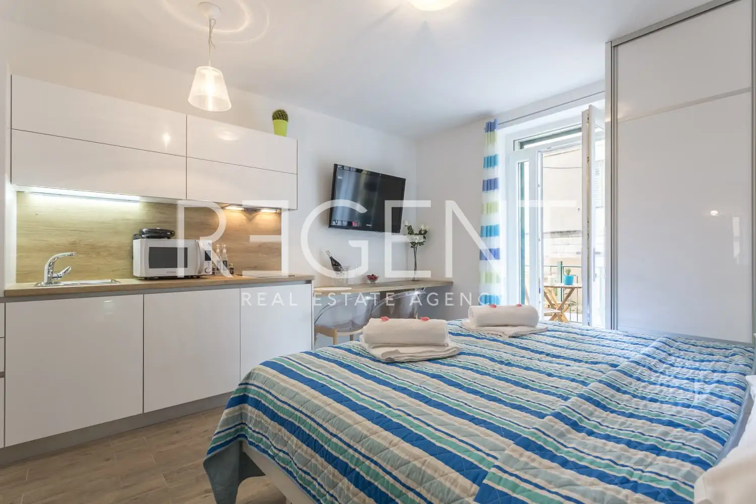 Split, Bačvice - Stan s 3 apartmanske jedinice i prostranim vrtom