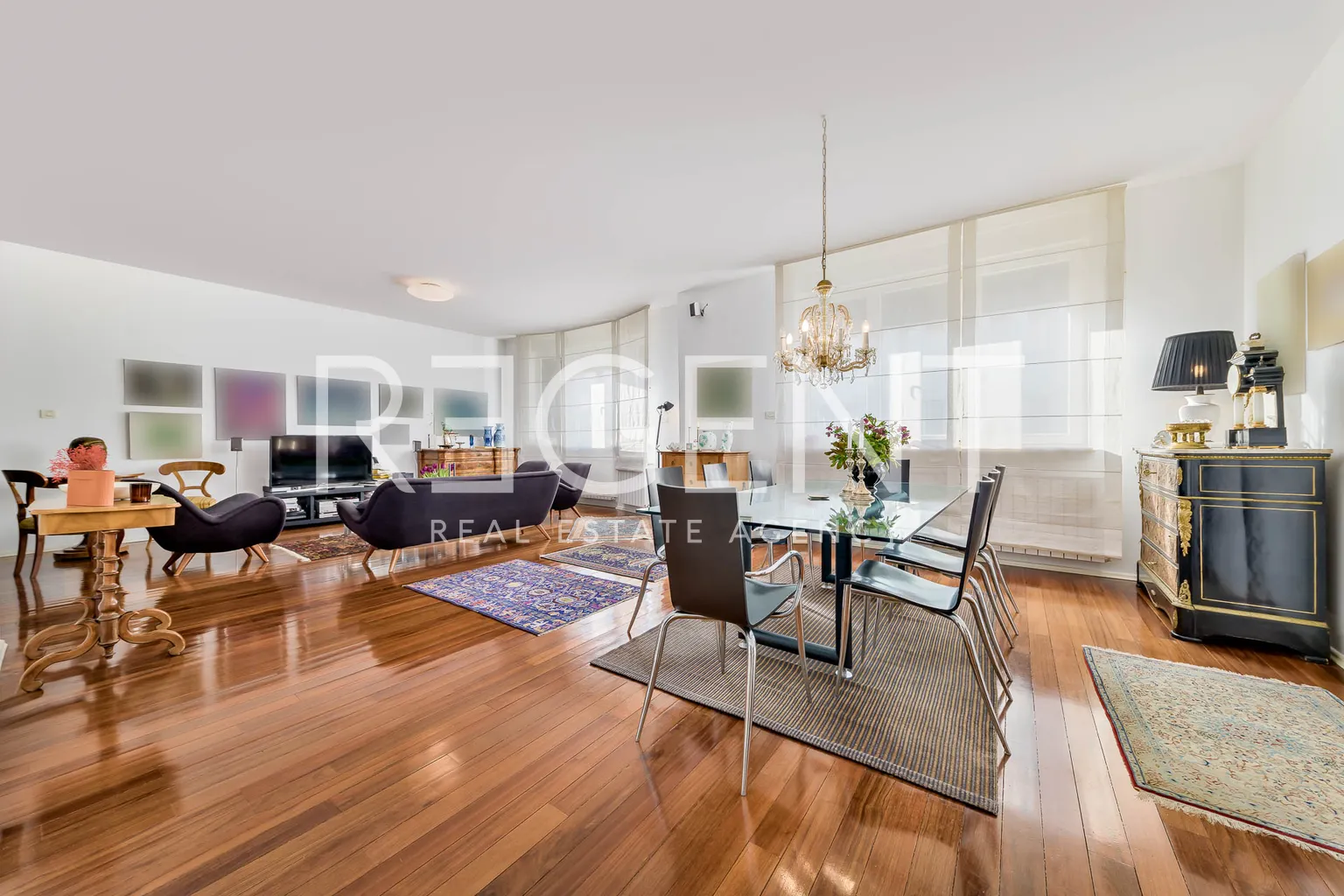 Zagreb, Centar – Elegantni četverosobni stan