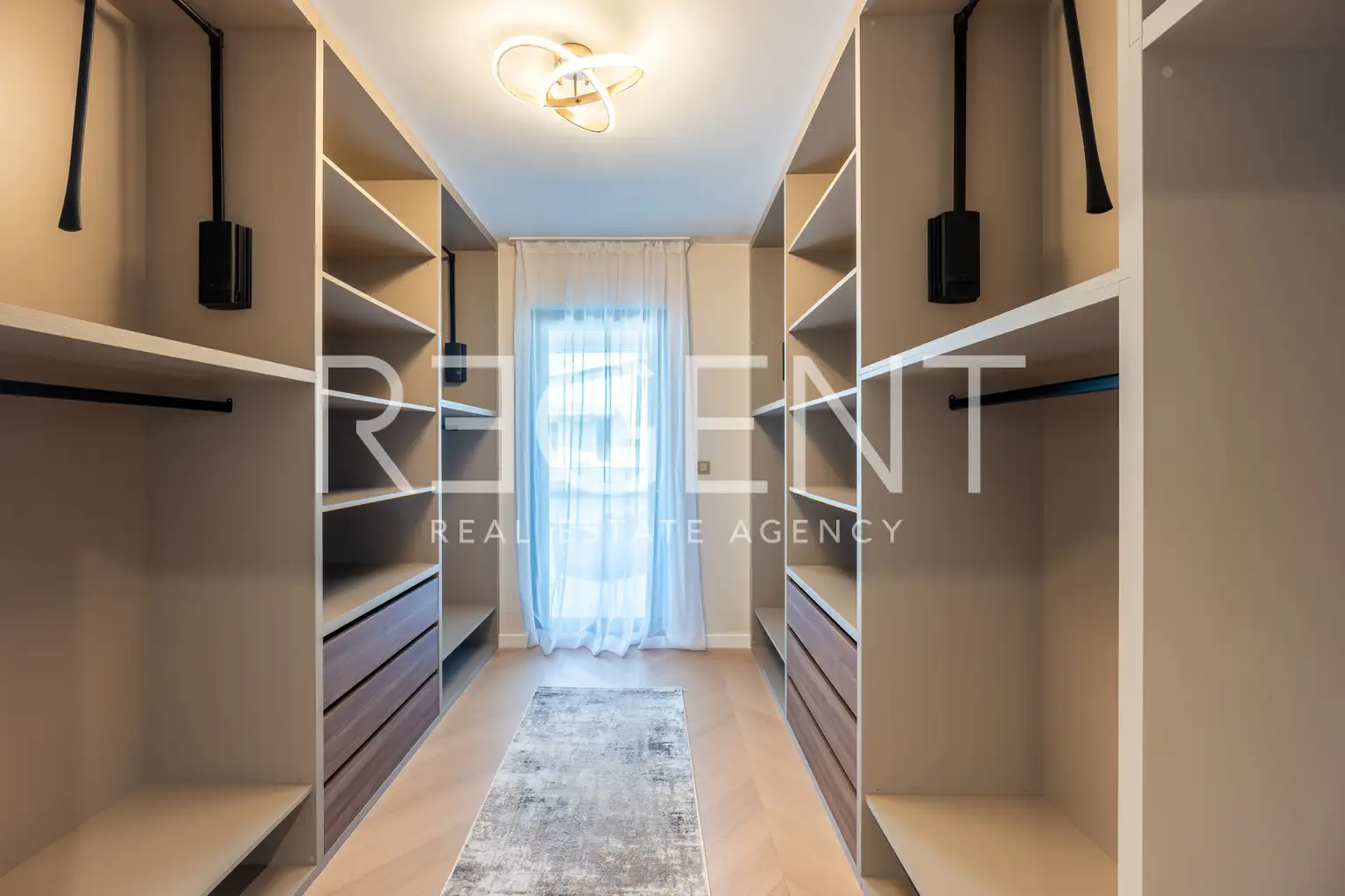 Šestine – ekskluzywne mieszkanie w willi miejskiej z prywatnym wejściem i garażem