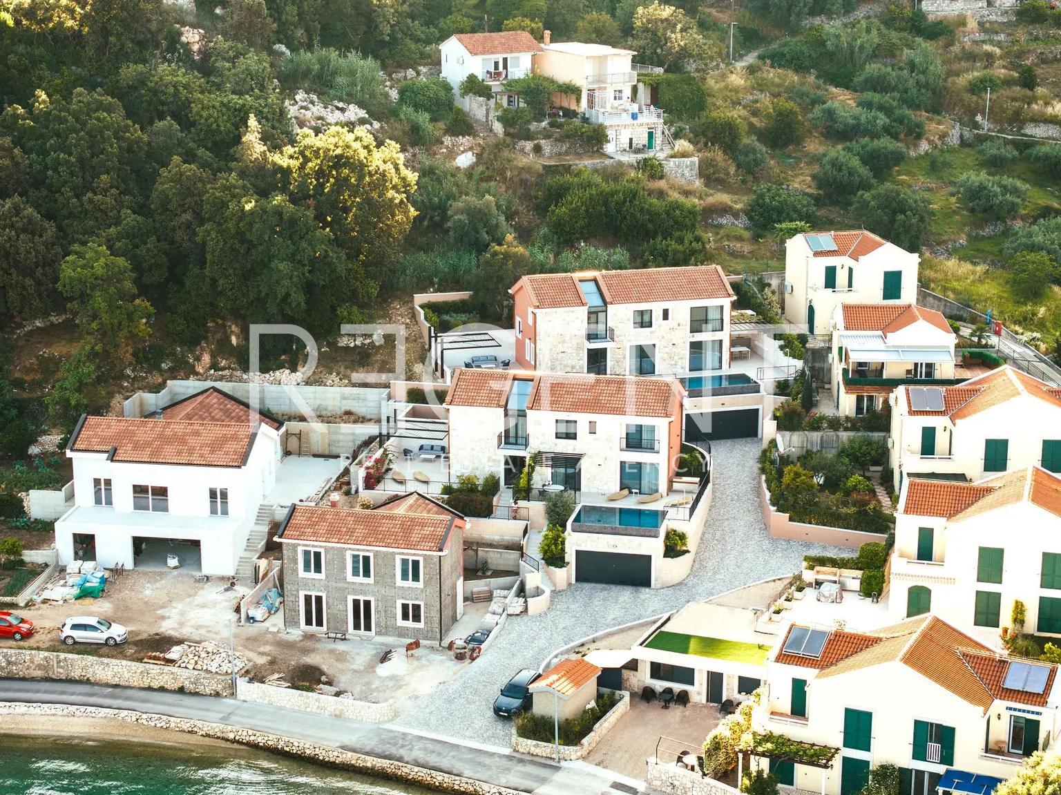 Dubrovník, Slano – Moderný kamenný dom pri mori