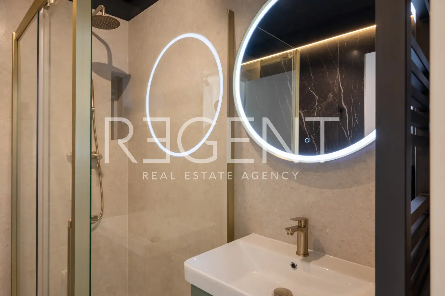 Split, Centar-Luksuzno renoviran trosoban stan u centru Splita