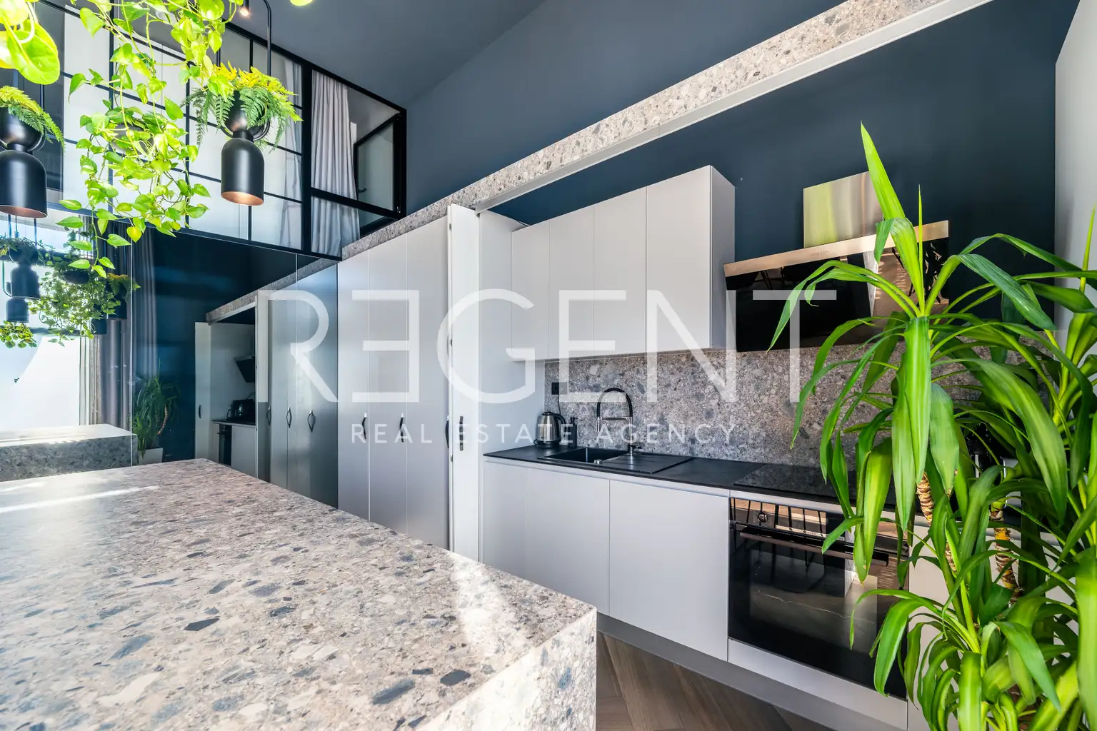 Split, Trstenik - Poslovni prostor u Orinim zgrada