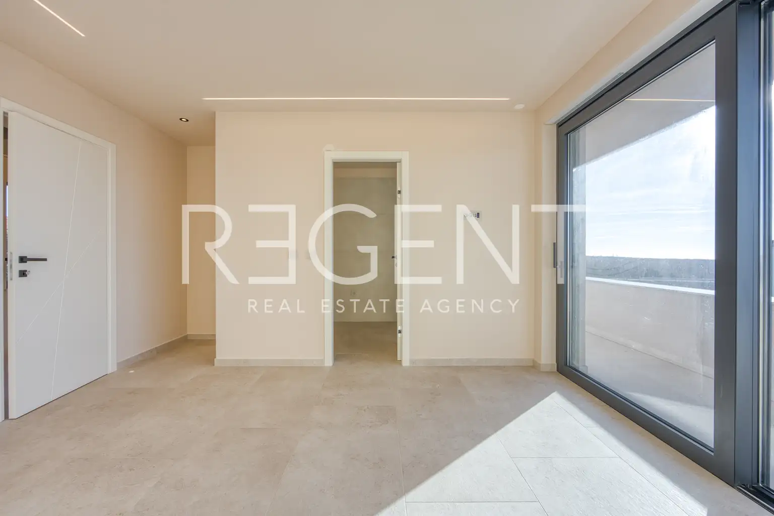 Poreč – Moderna vila s krovnom terasom