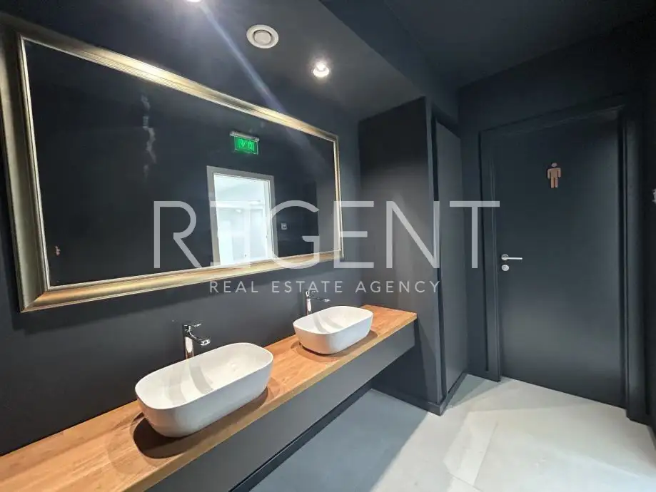 Zagabria, Trešnjevka - ampio locale commerciale su due livelli con parcheggio