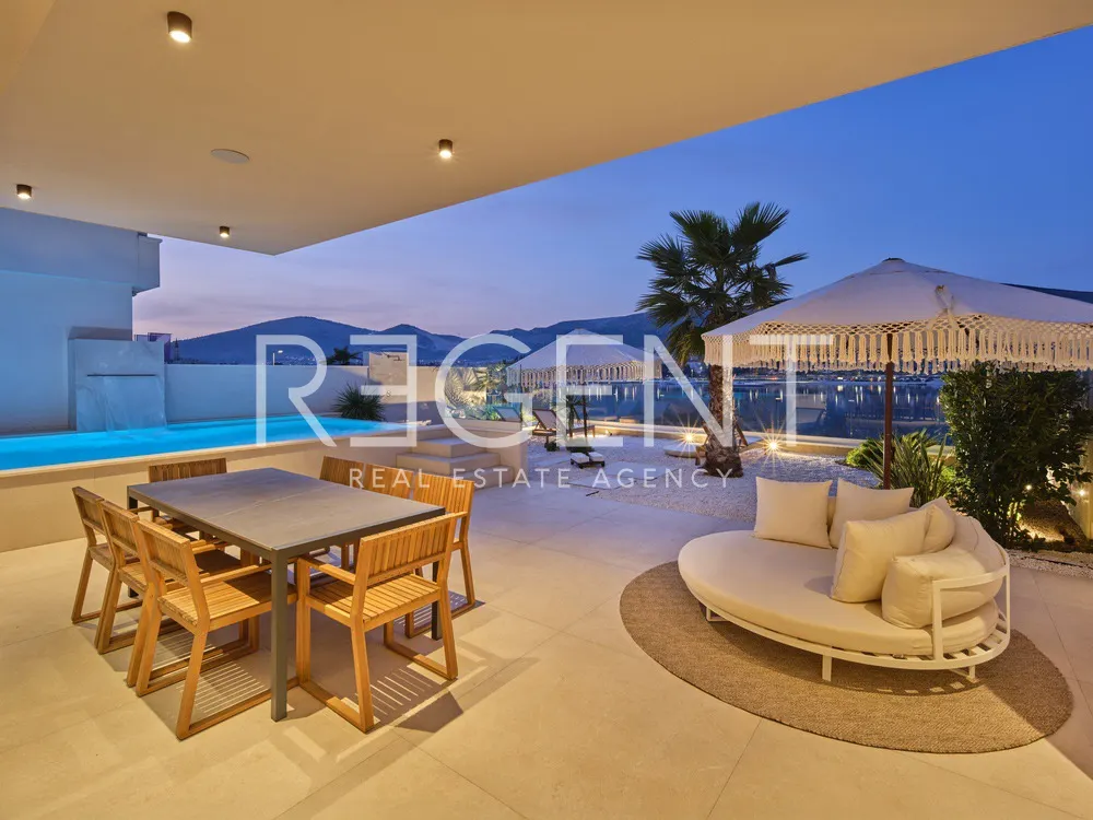 Trogir - Moderna vila s pogledom na morje 341 m2