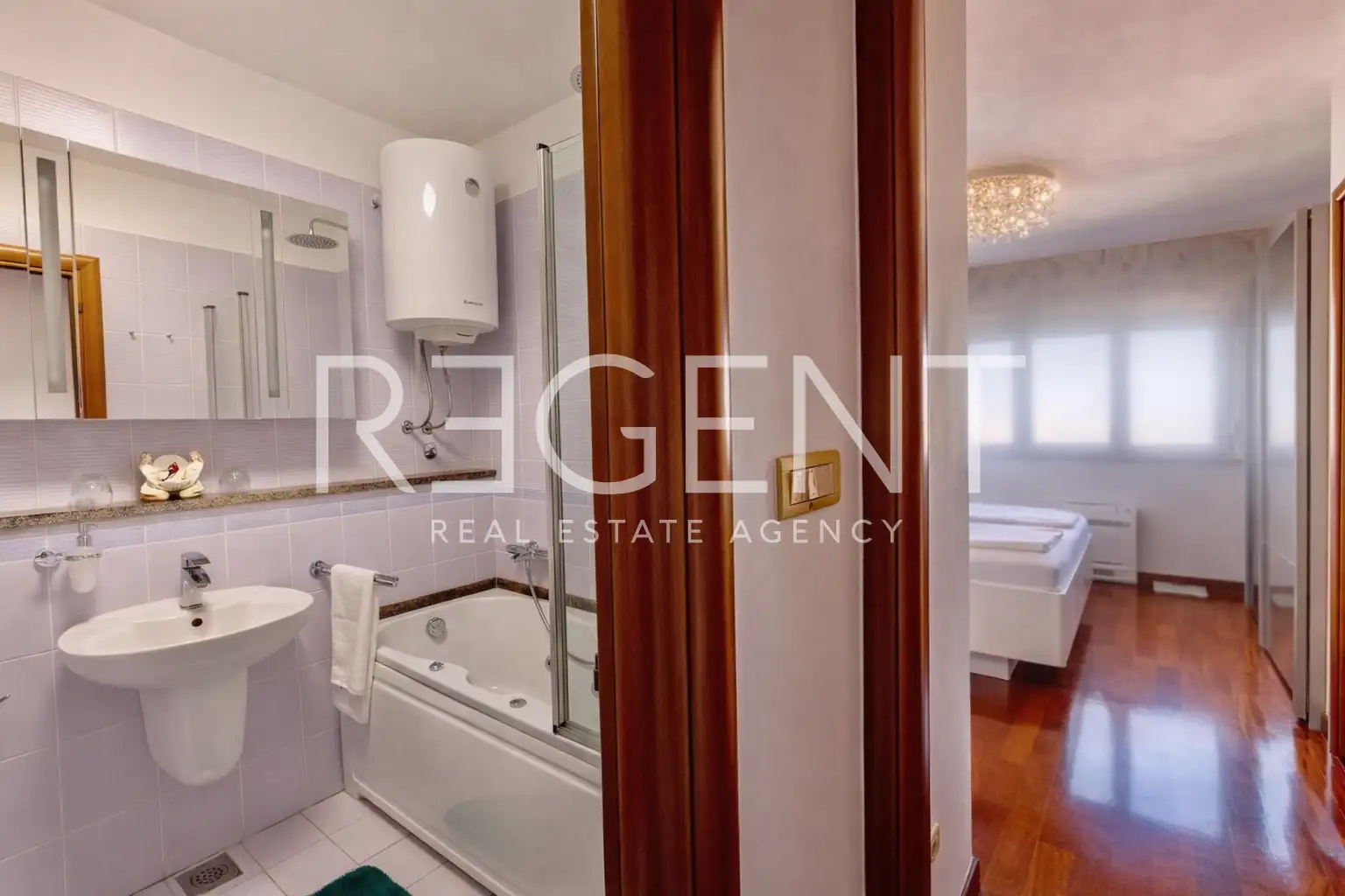 Split, Firule - Dvosobno stanovanje z ložo in pogledom na morje