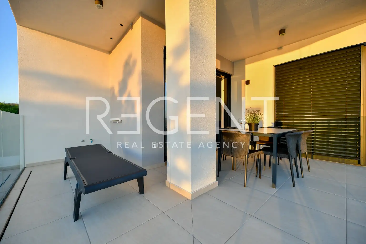 Zadar, Turanj – Luksuzna vila s apartmanima, prvi red do mora
